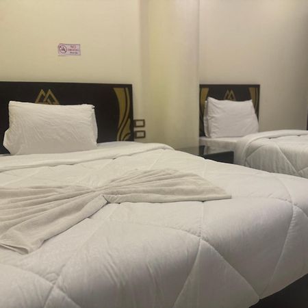 Pyramids And Sphinx Hotel Kafret el-Gabal Екстериор снимка