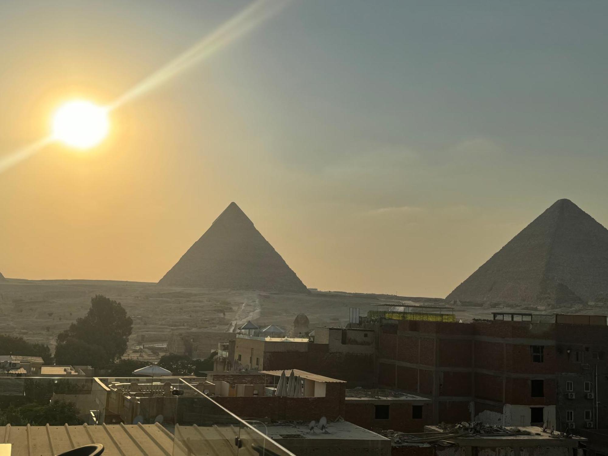 Pyramids And Sphinx Hotel Kafret el-Gabal Екстериор снимка