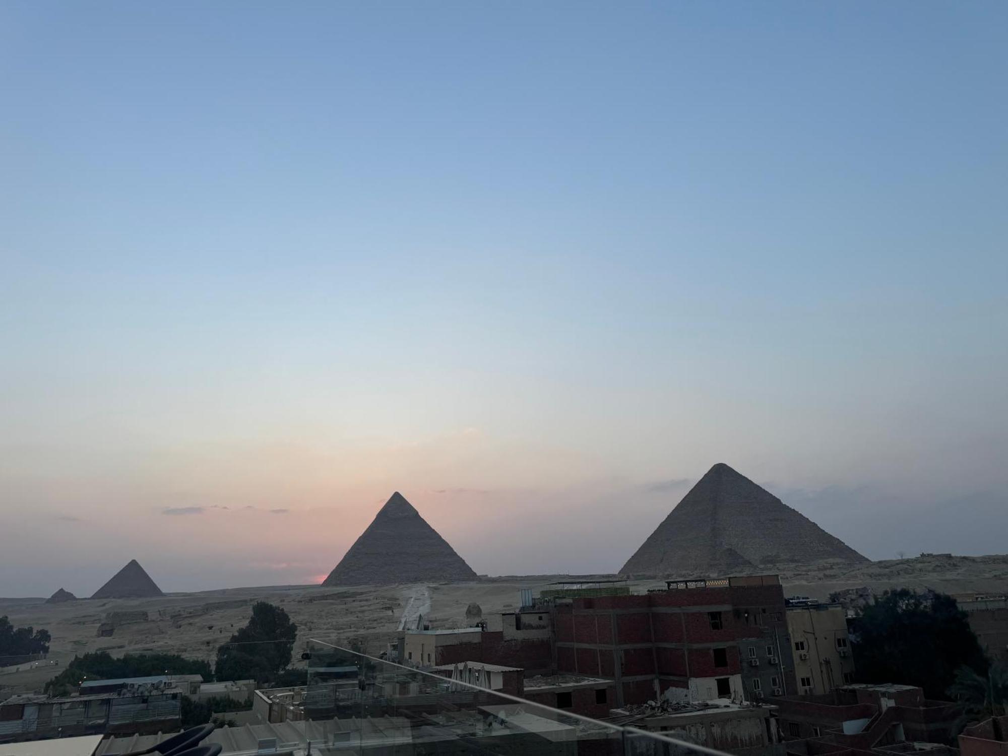 Pyramids And Sphinx Hotel Kafret el-Gabal Екстериор снимка