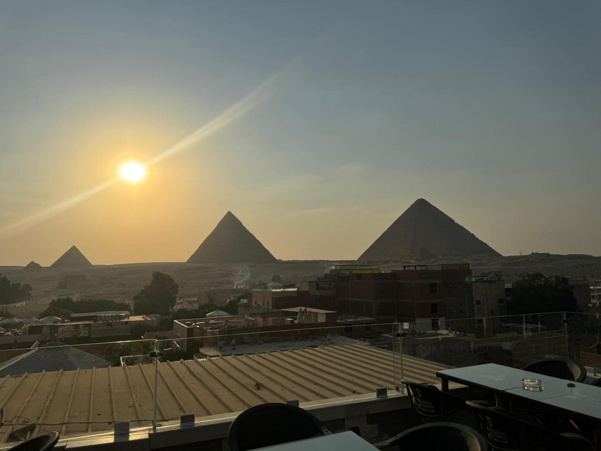 Pyramids And Sphinx Hotel Kafret el-Gabal Екстериор снимка